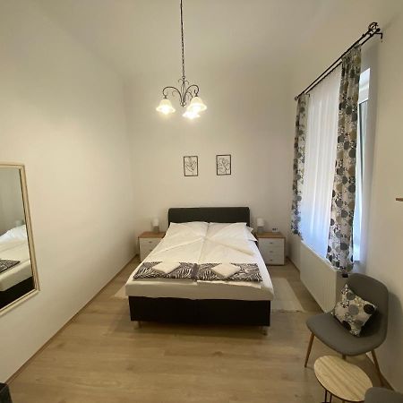 Rad-Var Apartmanhaz เอ็กเกอร์ ภายนอก รูปภาพ