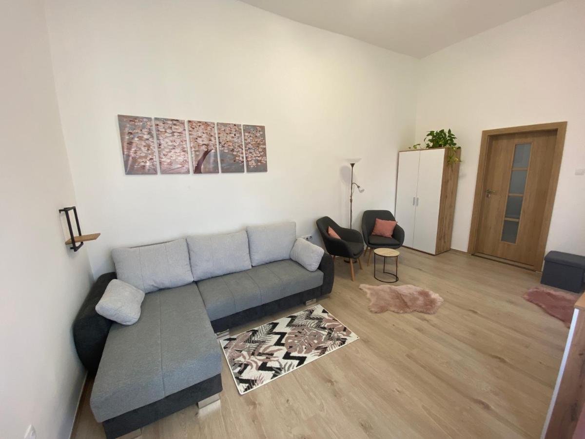 Rad-Var Apartmanhaz เอ็กเกอร์ ภายนอก รูปภาพ