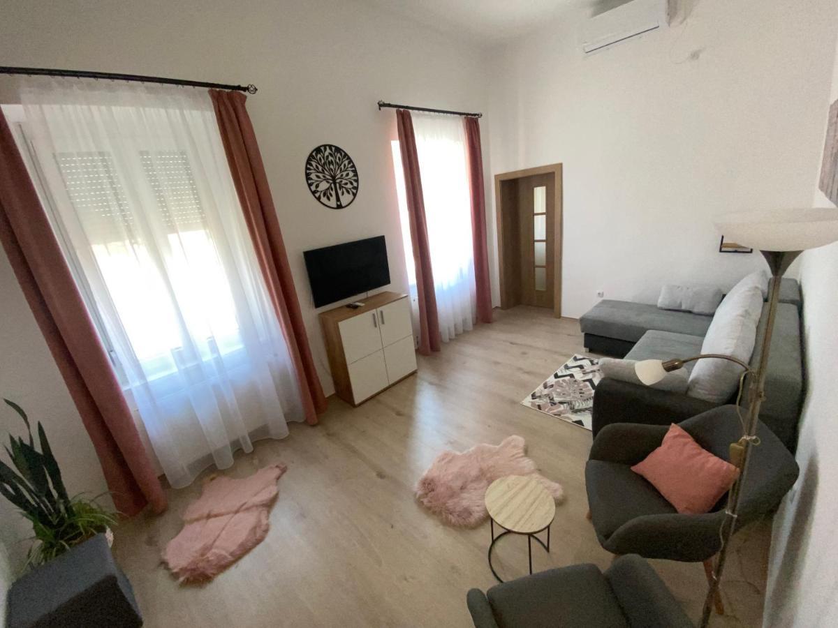 Rad-Var Apartmanhaz เอ็กเกอร์ ภายนอก รูปภาพ