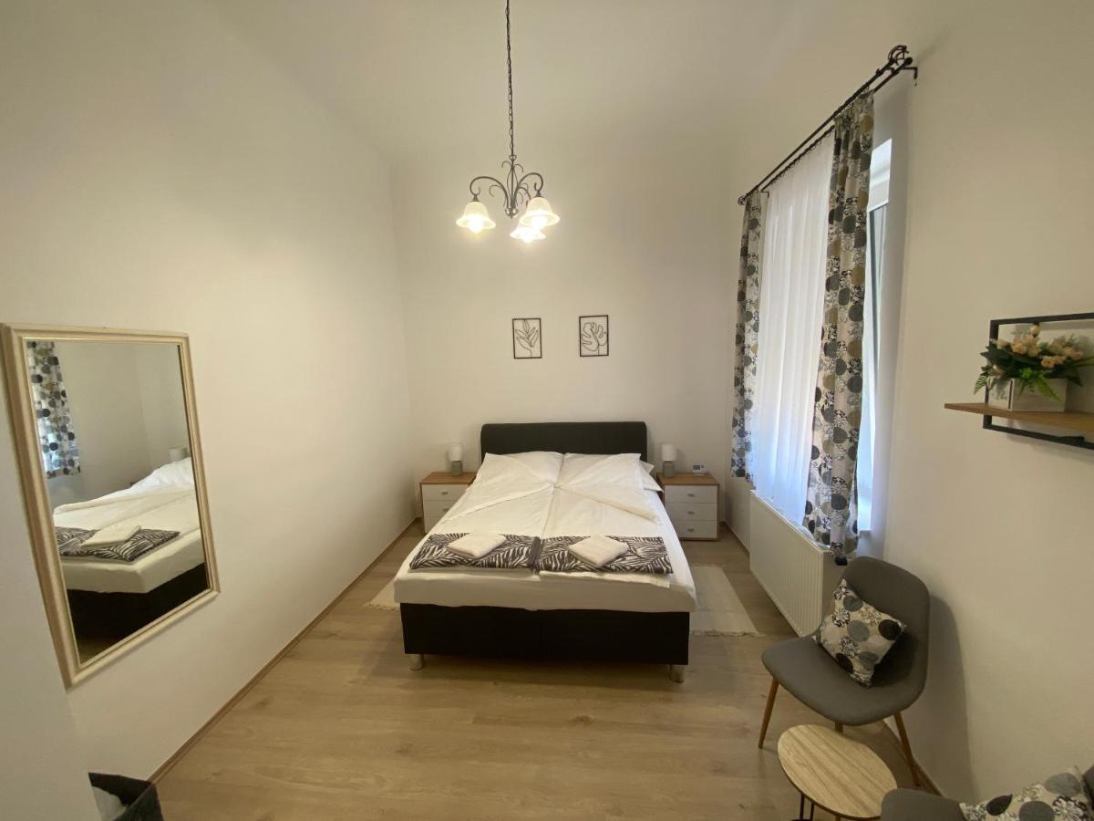 Rad-Var Apartmanhaz เอ็กเกอร์ ภายนอก รูปภาพ
