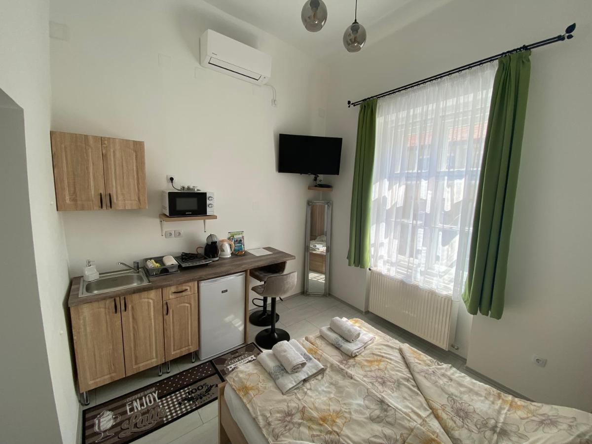 Rad-Var Apartmanhaz เอ็กเกอร์ ภายนอก รูปภาพ