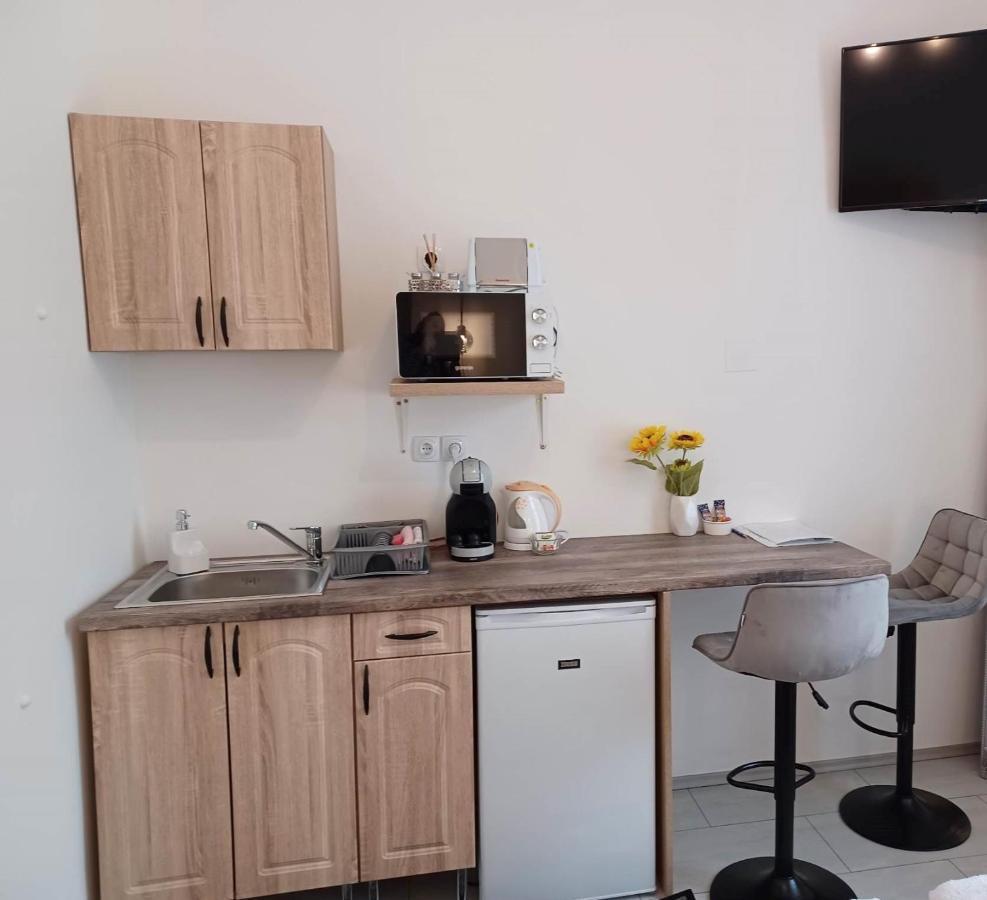 Rad-Var Apartmanhaz เอ็กเกอร์ ภายนอก รูปภาพ