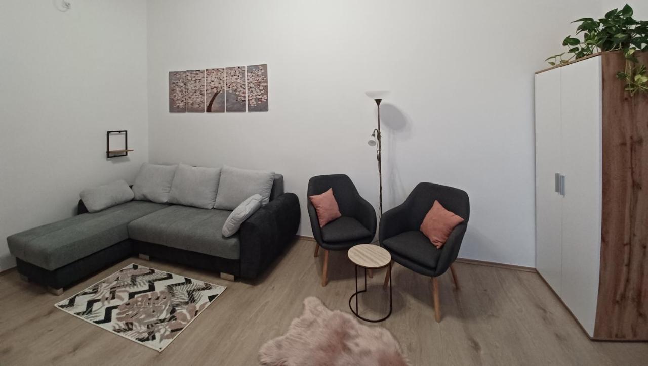 Rad-Var Apartmanhaz เอ็กเกอร์ ภายนอก รูปภาพ