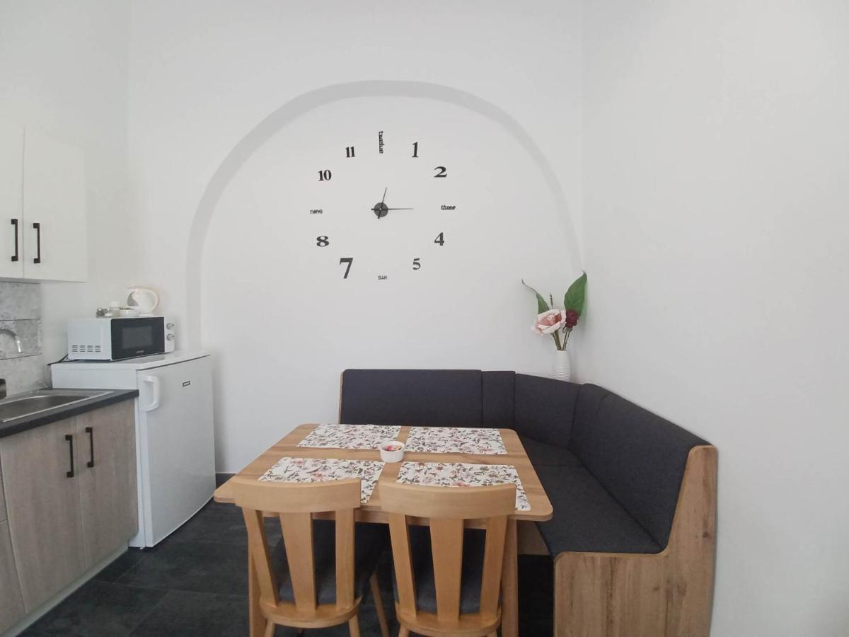 Rad-Var Apartmanhaz เอ็กเกอร์ ภายนอก รูปภาพ