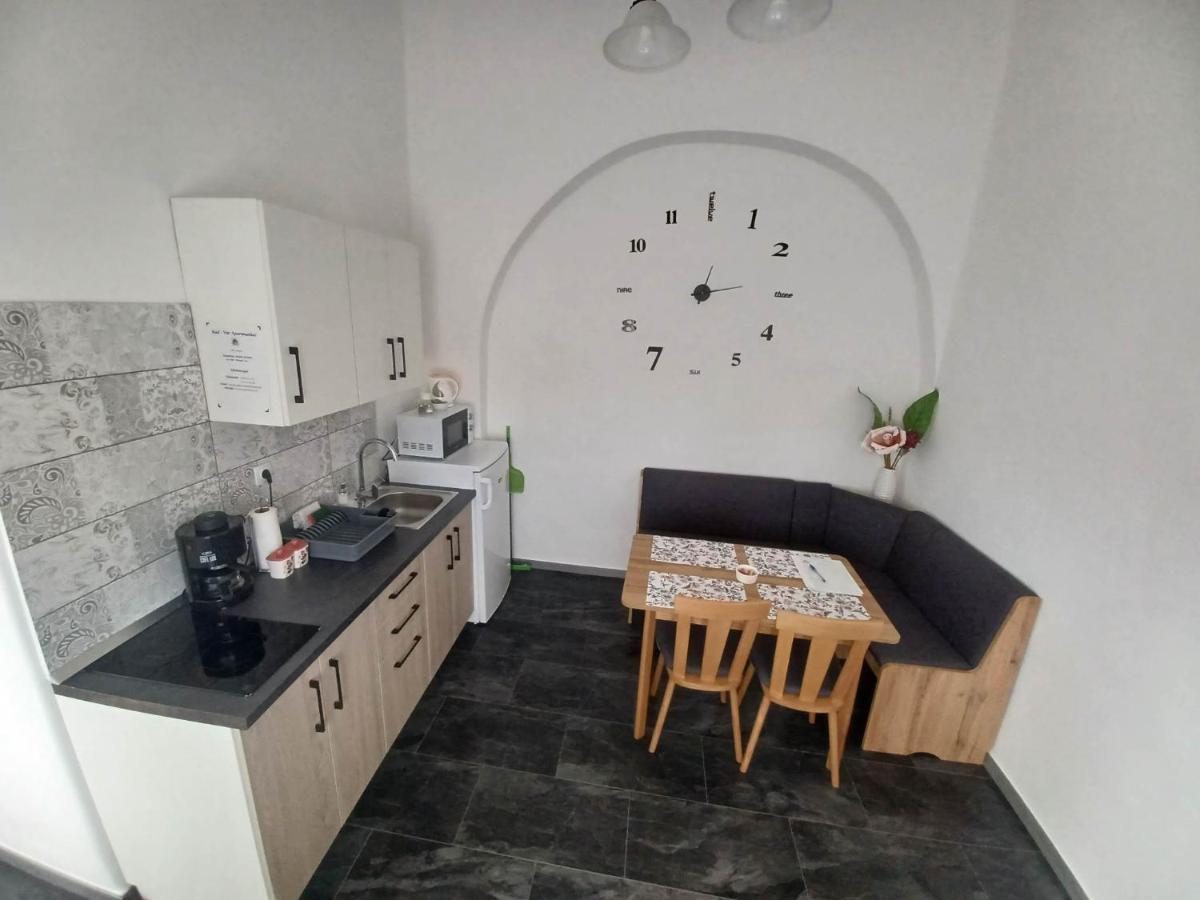 Rad-Var Apartmanhaz เอ็กเกอร์ ภายนอก รูปภาพ