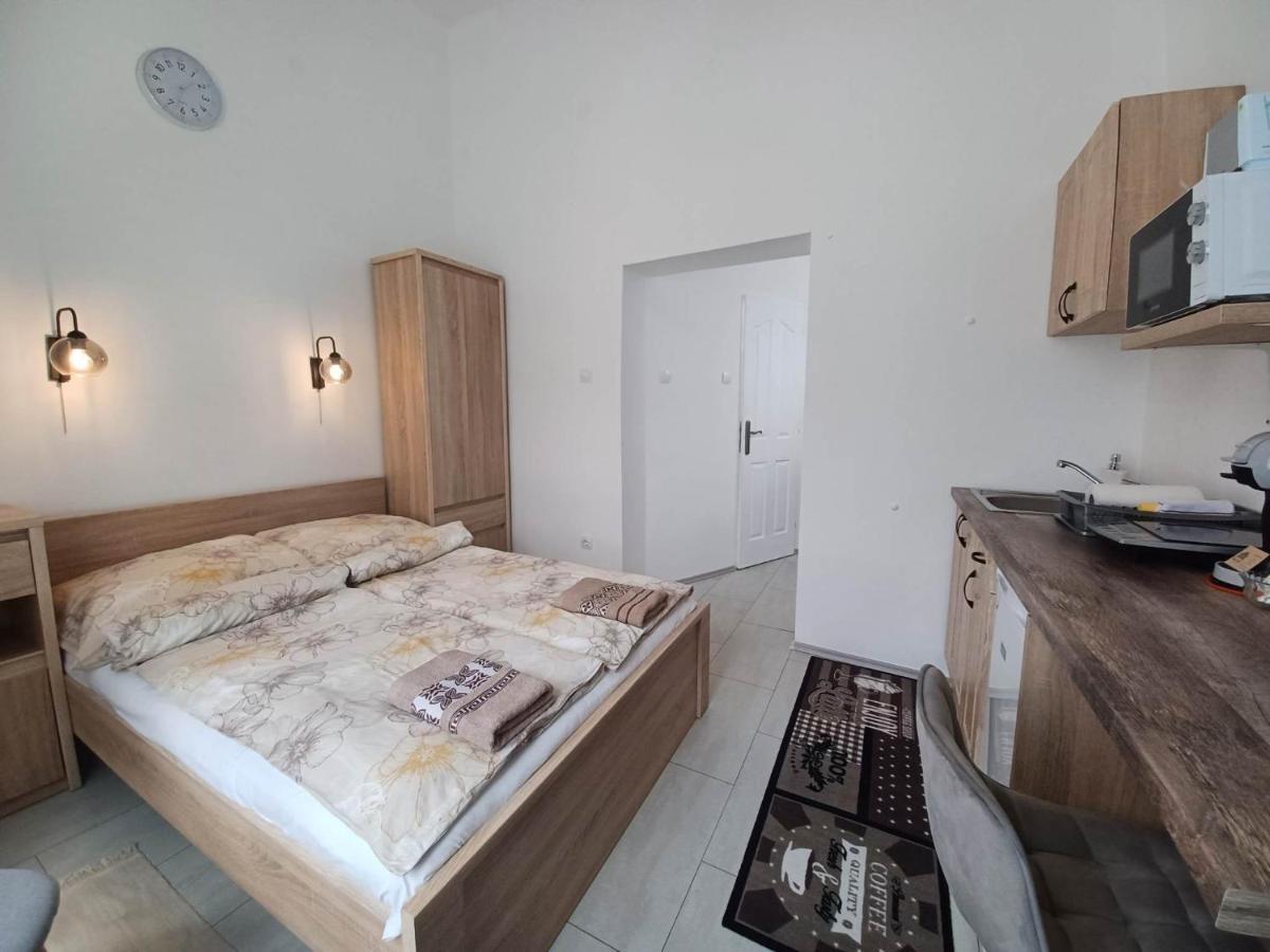Rad-Var Apartmanhaz เอ็กเกอร์ ภายนอก รูปภาพ