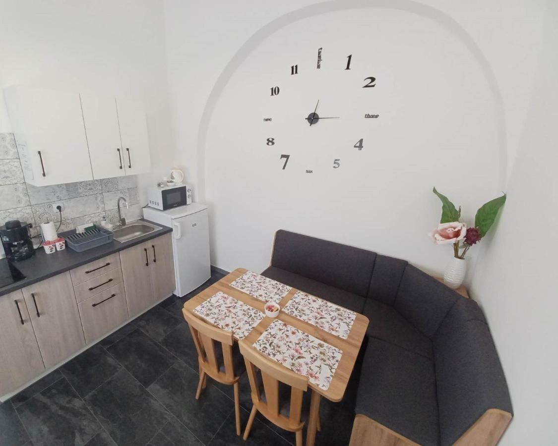 Rad-Var Apartmanhaz เอ็กเกอร์ ภายนอก รูปภาพ