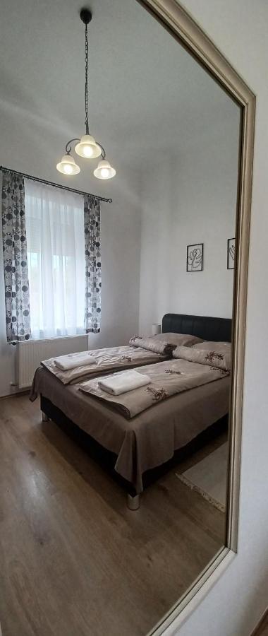 Rad-Var Apartmanhaz เอ็กเกอร์ ภายนอก รูปภาพ