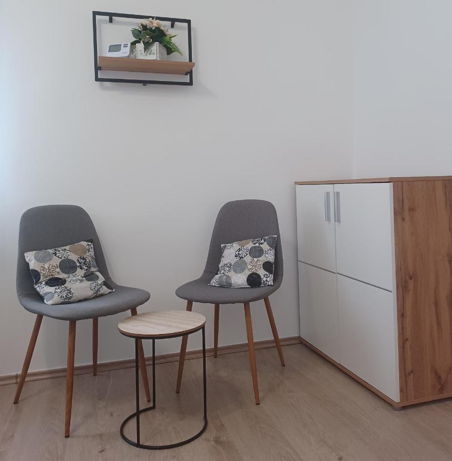 Rad-Var Apartmanhaz เอ็กเกอร์ ภายนอก รูปภาพ