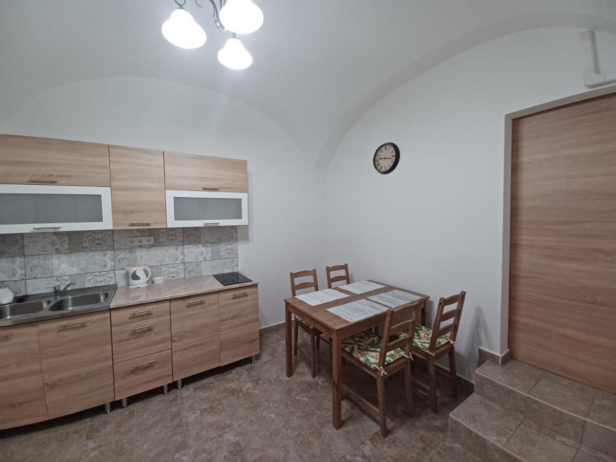 Rad-Var Apartmanhaz เอ็กเกอร์ ภายนอก รูปภาพ