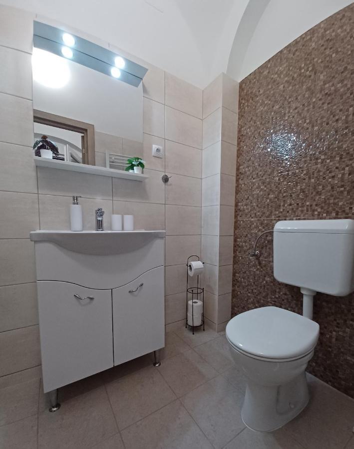 Rad-Var Apartmanhaz เอ็กเกอร์ ภายนอก รูปภาพ